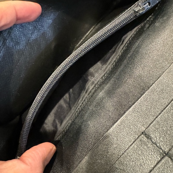 Authentic Gucci bifold wallet - Picture 5 of 14